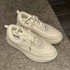 Cushionaire Loop Woven Platform Sneaker